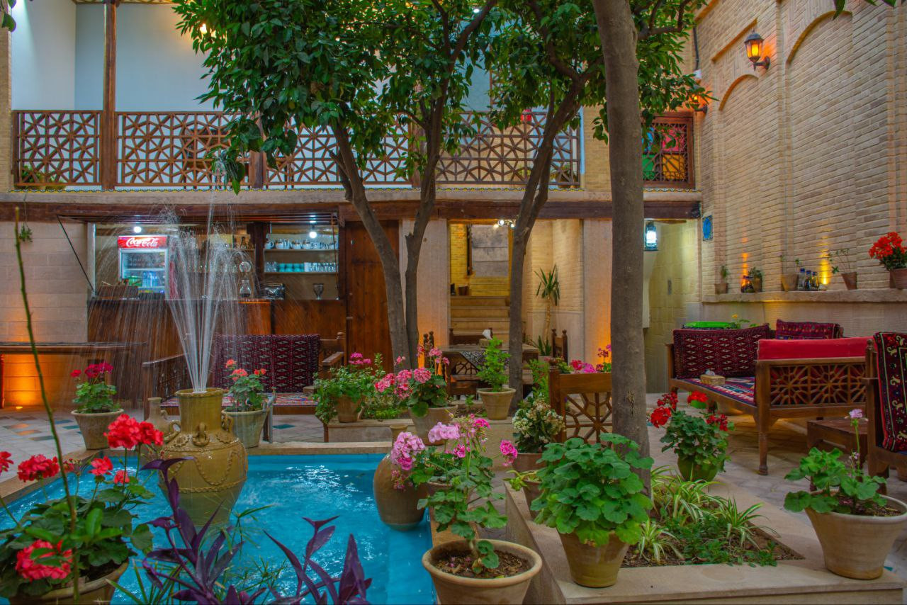 اقامتگاه سنتی تابش شیراز