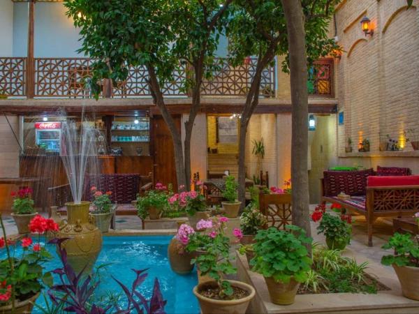 اقامتگاه سنتی تابش شیراز اقامتگاه سنتی تابش شیراز