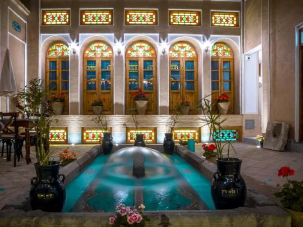 هتل سنتی عمارت طاووسیه اصفهان هتل سنتی عمارت طاووسیه اصفهان