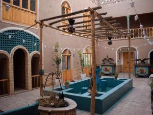 اقامتگاه بوم گردی سرای کاشیان ما سمنان اقامتگاه بوم گردی سرای کاشیان ما سمنان