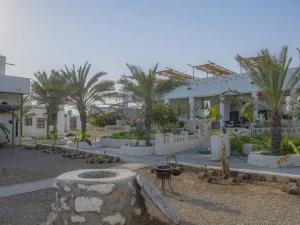 اقامتگاه بومگردی عمارت سفید قشم اقامتگاه بومگردی عمارت سفید قشم