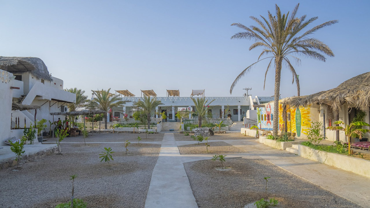 اقامتگاه بومگردی عمارت سفید قشم