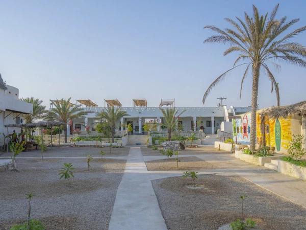 اقامتگاه بومگردی عمارت سفید قشم اقامتگاه بومگردی عمارت سفید قشم