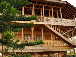 اقامتگاه بوم گردی عمارت ملک رشت اقامتگاه بوم گردی عمارت ملک رشت