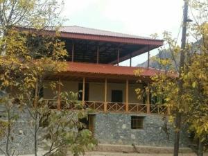 اقامتگاه بوم گردی عمارت فینسک شهمیرزاد اقامتگاه بوم گردی عمارت فینسک شهمیرزاد