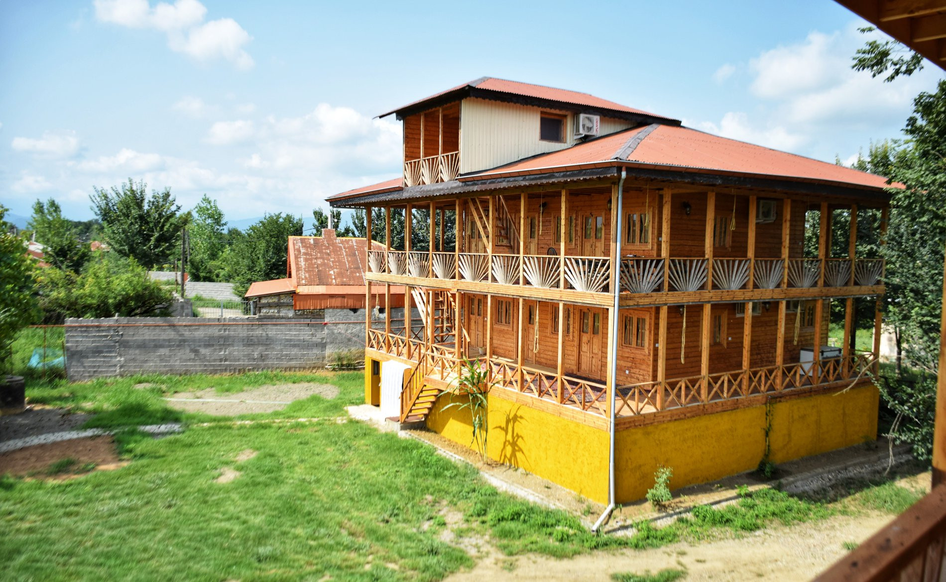 اقامتگاه بومگردی تی شین شفت