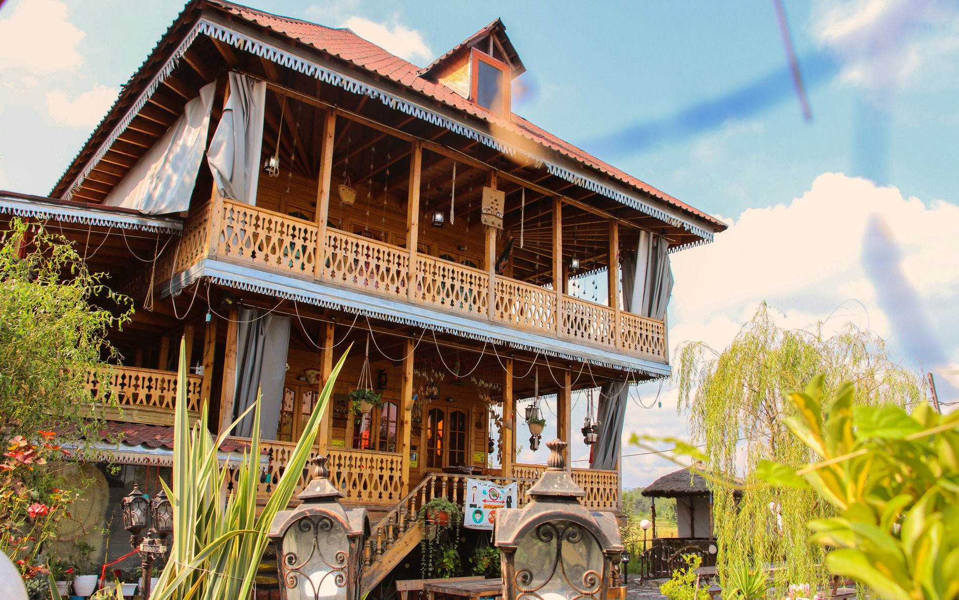 اقامتگاه بوم گردی عمارت گیلان تاج رشت