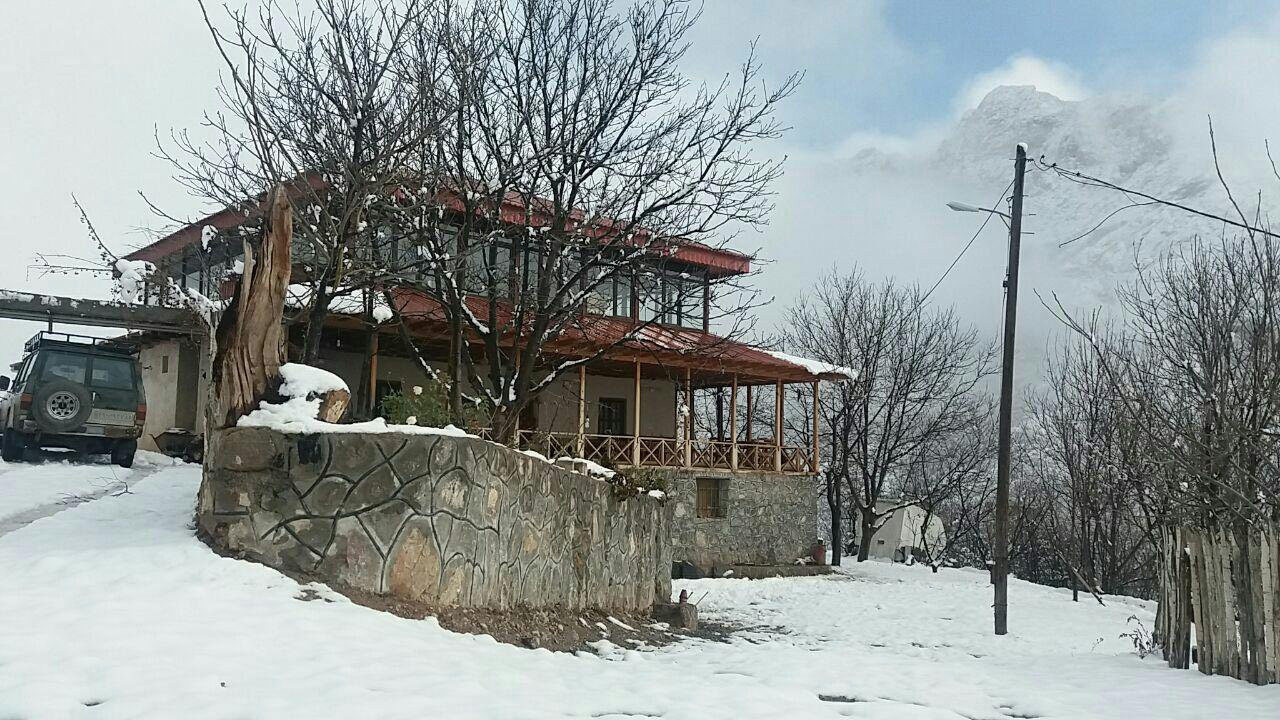 اقامتگاه بوم گردی عمارت فینسک شهمیرزاد