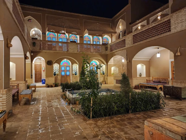 اقامتگاه بوم گردی عمارت مهربانو آران و بیدگل اقامتگاه بوم گردی عمارت مهربانو آران و بیدگل