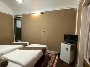 اقامتگاه بوم گردی خانه آذری ها یزد اقامتگاه بوم گردی خانه آذری ها یزد