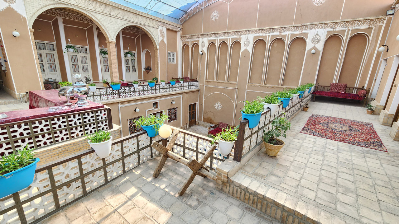 اقامتگاه بوم گردی خانه آذری ها یزد