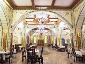 رستوران هتل بزرگ رز شیراز رستوران هتل بزرگ رز شیراز