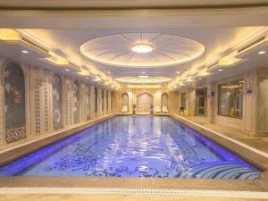 استخر هتل نگین مصلی مشهد استخر هتل نگین مصلی مشهد