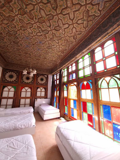 اقامتگاه سنتی گل طاها شیراز