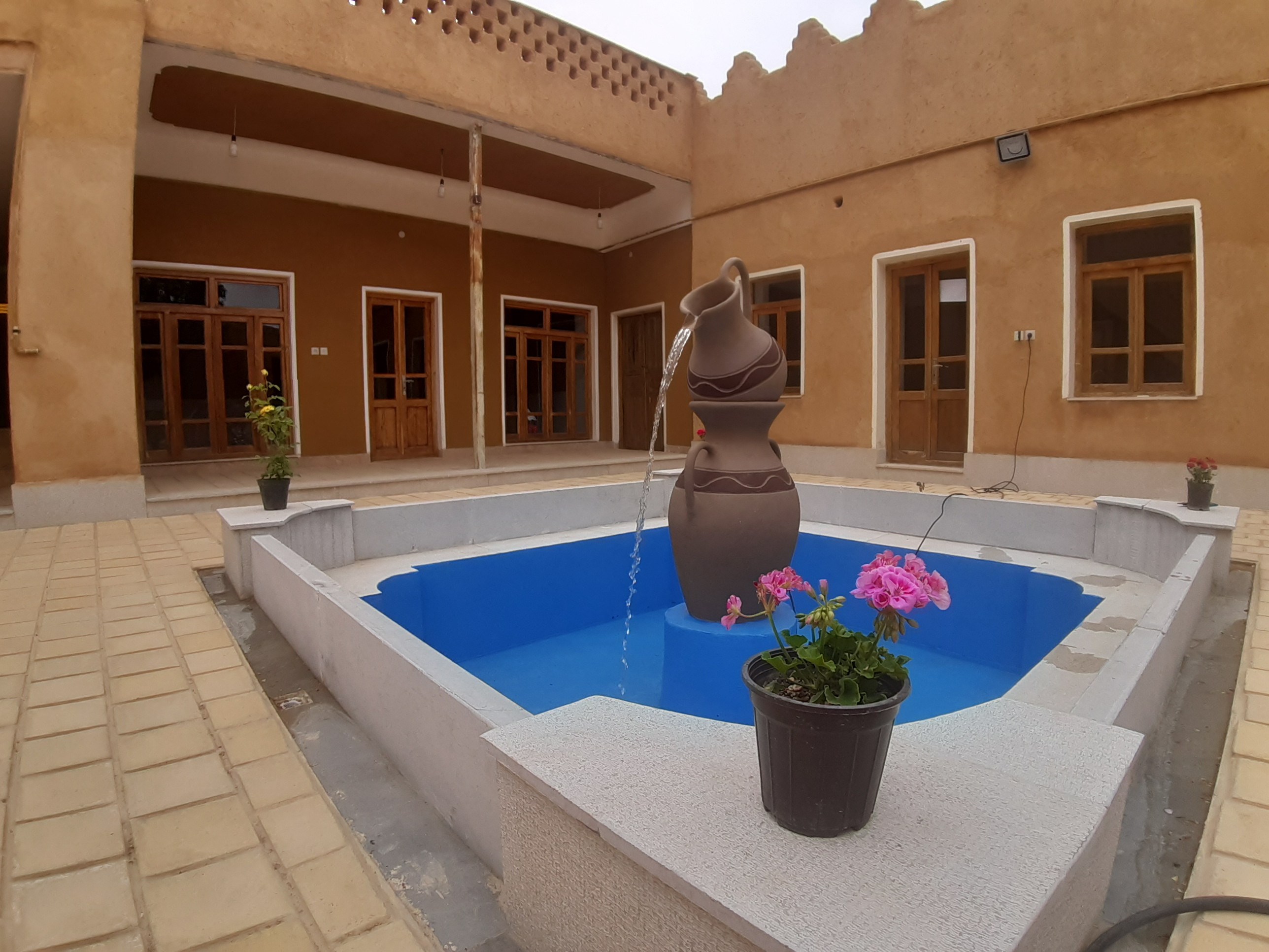 اقامتگاه بومگردی ماه صنم آباده