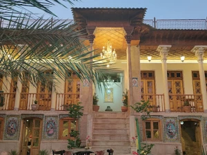 حیاط  بوتیک هتل آلان شیراز