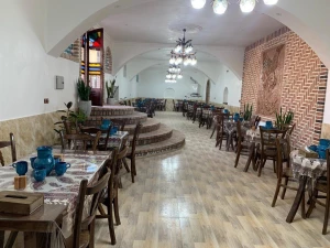 اقامتگاه بوم گردی عمارت کاج ورامین اقامتگاه بوم گردی عمارت کاج ورامین