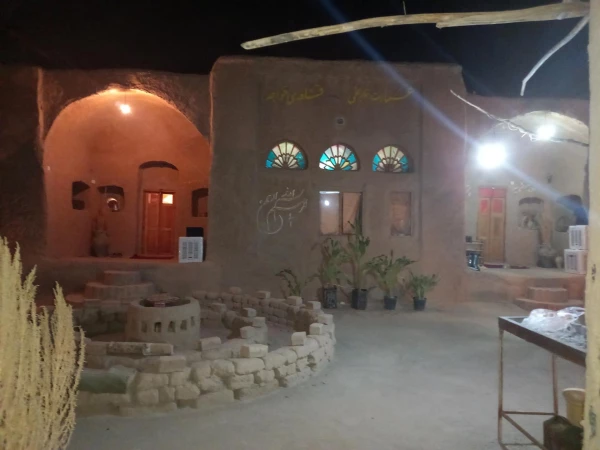 اقامتگاه بوم گردی عمارت قلعه خواجه ورامین اقامتگاه بوم گردی عمارت قلعه خواجه ورامین