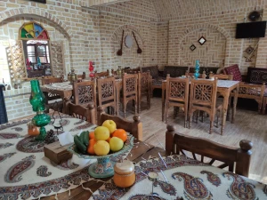 اقامتگاه بوم گردی عمارت کاج ورامین اقامتگاه بوم گردی عمارت کاج ورامین
