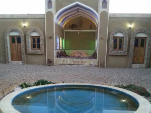 اقامتگاه بوم گردی گندم زار خور و بیابانک اقامتگاه بوم گردی گندم زار خور و بیابانک