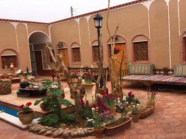 اقامتگاه بوم گردی بیراهه خور و بیابانک اقامتگاه بوم گردی بیراهه خور و بیابانک