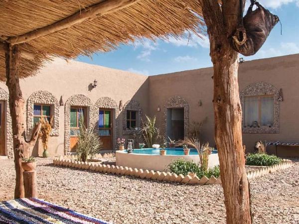 اقامتگاه بوم گردی گندم زار خور و بیابانک اقامتگاه بوم گردی گندم زار خور و بیابانک