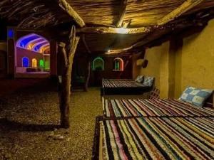 اقامتگاه بوم گردی گندم زار خور و بیابانک اقامتگاه بوم گردی گندم زار خور و بیابانک