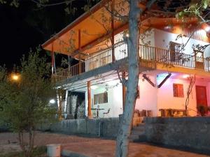 اقامتگاه بوم گردی گلوسنگ کلیبر اقامتگاه بوم گردی گلوسنگ کلیبر