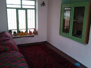 اقامتگاه بوم گردی قلعه امیرخان بیارجمند اقامتگاه بوم گردی قلعه امیرخان بیارجمند