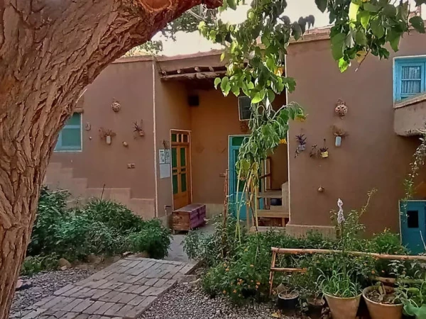 اقامتگاه بوم گردی خانه روحانی برزک اقامتگاه بوم گردی خانه روحانی برزک