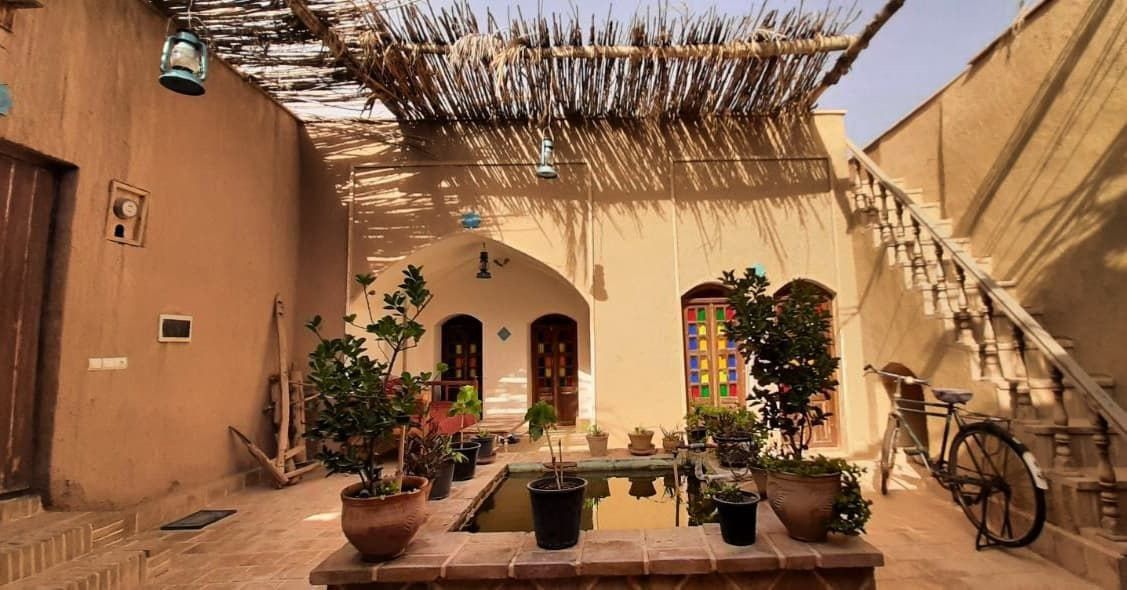 اقامتگاه بوم گردی رویای کویر سرخه