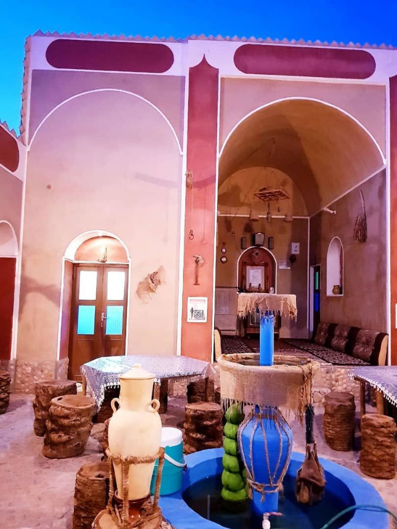 اقامتگاه بوم گردی میرزا بیگ خور و بیابانک