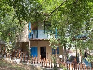 اقامتگاه بوم گردی کلبه یاقوت بهشهر اقامتگاه بوم گردی کلبه یاقوت بهشهر