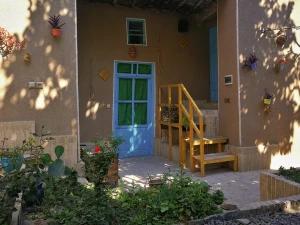 اقامتگاه بوم گردی خانه روحانی برزک اقامتگاه بوم گردی خانه روحانی برزک