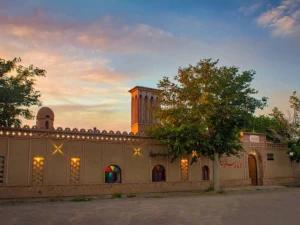 اقامتگاه بوم گردی عمارت انارستون فردوس اقامتگاه بوم گردی عمارت انارستون فردوس