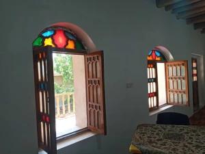 اقامتگاه بوم گردی قلعه کریم خان همدان اقامتگاه بوم گردی قلعه کریم خان همدان