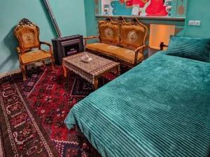 اقامتگاه بوم گردی عمارت سرهنگ بادرود اقامتگاه بوم گردی عمارت سرهنگ بادرود