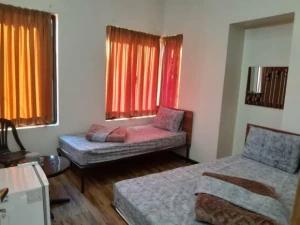 مهمانپذیر فردوسی امام تهران مهمانپذیر فردوسی امام تهران