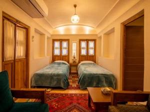 اقامتگاه سنتی احسان کاشان اقامتگاه سنتی احسان کاشان