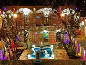 اقامتگاه بوم گردی سرچشمه ابوزیدآباد اقامتگاه بوم گردی سرچشمه ابوزیدآباد