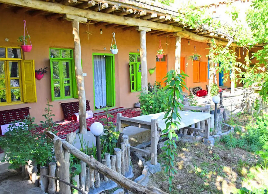 اقامتگاه بوم گردی سرای محبت اسفراین