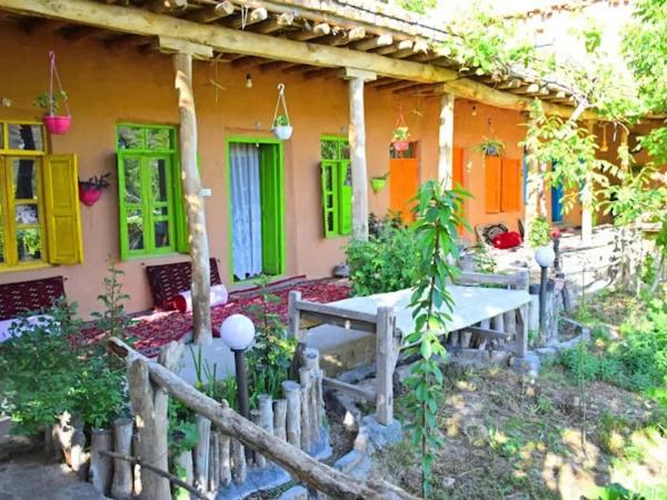 اقامتگاه بوم گردی سرای محبت اسفراین اقامتگاه بوم گردی سرای محبت اسفراین