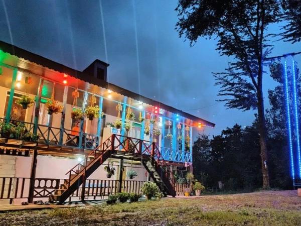 اقامتگاه بوم گردی عطارد رودبار اقامتگاه بوم گردی عطارد رودبار