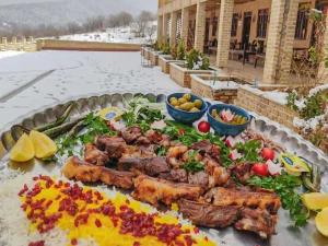 اقامتگاه بوم گردی بلوط تاف کاسیت خرم آباد اقامتگاه بوم گردی بلوط تاف کاسیت خرم آباد