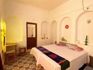 اقامتگاه بوم گردی بام نائین اقامتگاه بوم گردی بام نائین