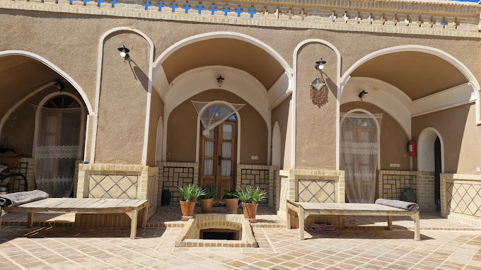 اقامتگاه بوم گردی یاقوت کویر بادرود