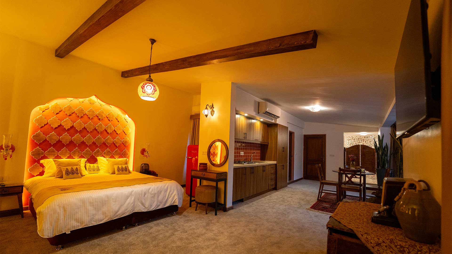 اقامتگاه سنتی عمارت 85 تهران