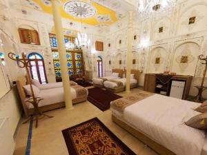 اقامتگاه سنتی عمارت خاتم اصفهان اقامتگاه سنتی عمارت خاتم اصفهان