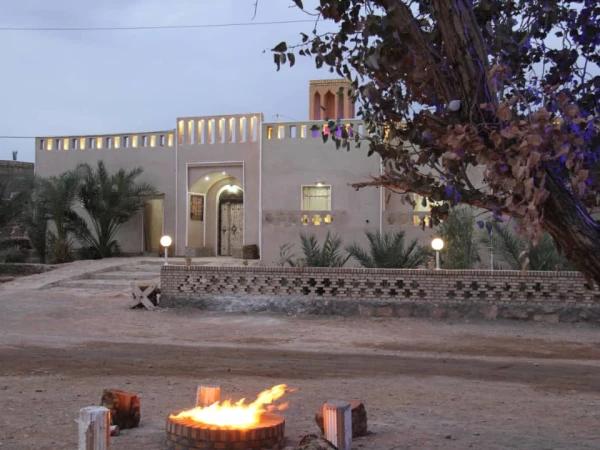 اقامتگاه بوم گردی بابا قدرت خور و بیابانک اقامتگاه بوم گردی بابا قدرت خور و بیابانک