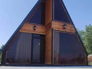 کلبه می جان بندرانزلی کلبه می جان بندرانزلی